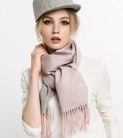 秋冬围巾的多种系法:6款长方形流苏围巾搭配(图) 秋冬围巾的多种系法:6款长方形流苏围巾搭配(图)