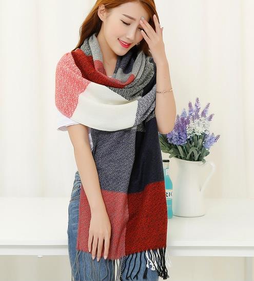 秋冬围巾的多种系法:6款长方形流苏围巾搭配(图) 秋冬围巾的多种系法:6款长方形流苏围巾搭配(图)