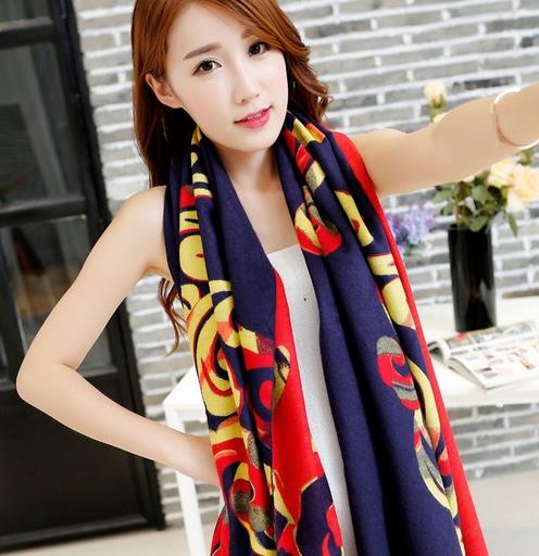 秋冬围巾的多种系法:6款长方形流苏围巾搭配(图) 秋冬围巾的多种系法:6款长方形流苏围巾搭配(图)