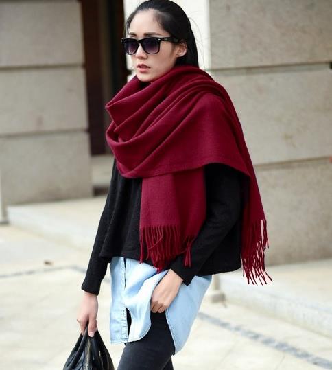 秋冬围巾的多种系法:6款长方形流苏围巾搭配(图) 秋冬围巾的多种系法:6款长方形流苏围巾搭配(图)