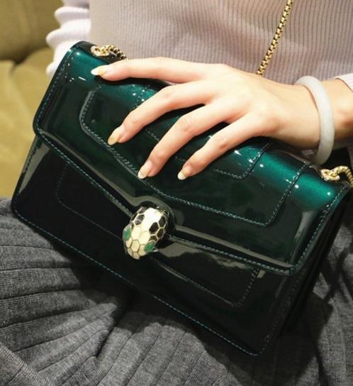 秋款撞色小方包搭配：女包新款时尚小方包推荐（图）