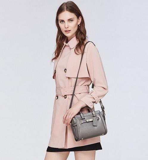 秋款撞色小方包搭配：女包新款时尚小方包推荐（图）