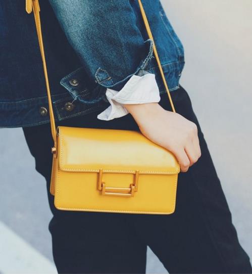 秋款撞色小方包搭配：女包新款时尚小方包推荐（图）