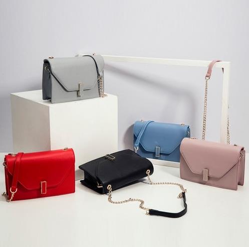 秋款撞色小方包搭配：女包新款时尚小方包推荐（图）