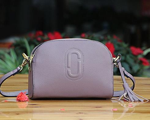 秋款撞色小方包搭配：女包新款时尚小方包推荐（图）