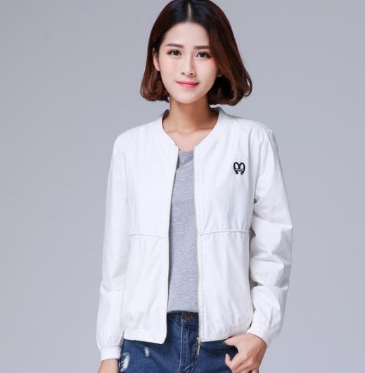 短裤搭配麂皮绒铆钉工装夹克：5款夹克个性十足（图）