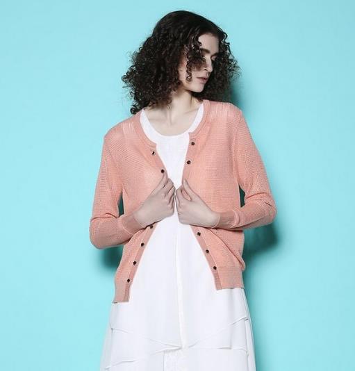 短裤搭配麂皮绒铆钉工装夹克：5款夹克个性十足（图）