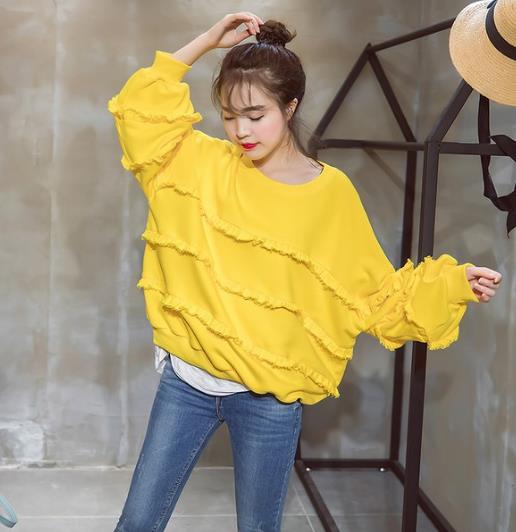 包臀裙搭配木耳边刺绣卫衣：6款卫衣彰显青春活力