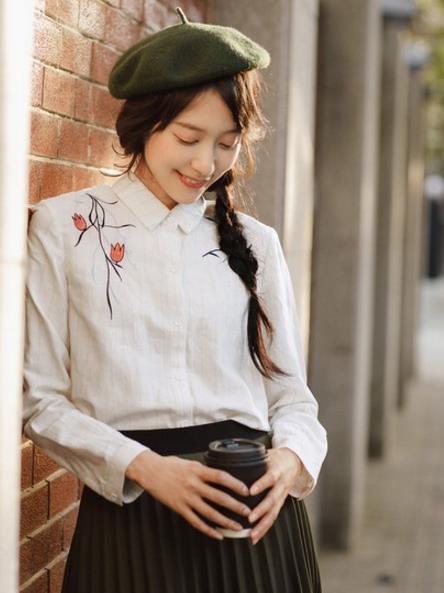 半身裙搭配棉麻绣花衬衫：经典气质文艺范