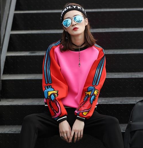 秋冬有这几款加绒加厚套头卫衣：帅并可爱（图）