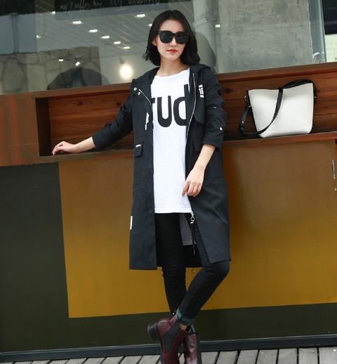 胖MM穿大码双排扣九分袖风衣搭配:轻松显瘦(图) 胖MM穿大码双排扣九分袖风衣搭配:轻松显瘦(图)