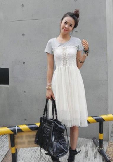 白色短裙：甜美 性感无敌