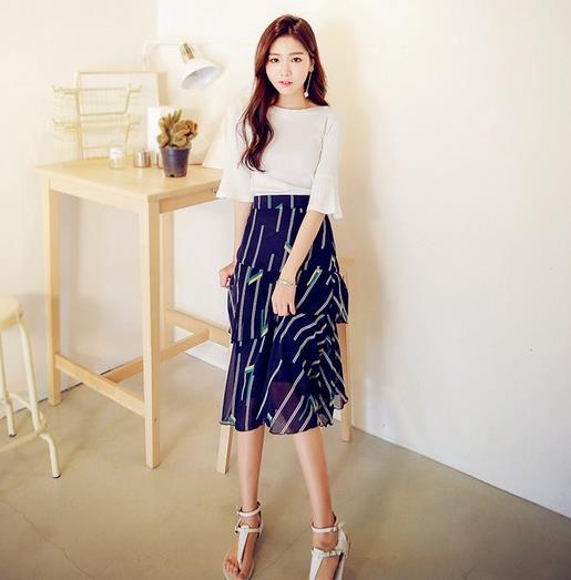 T恤搭配条纹半身裙:5种打造不一样的休闲风 T恤搭配条纹半身裙:5种打造不一样的休闲风