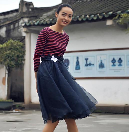 T恤搭配条纹半身裙:5种打造不一样的休闲风 T恤搭配条纹半身裙:5种打造不一样的休闲风