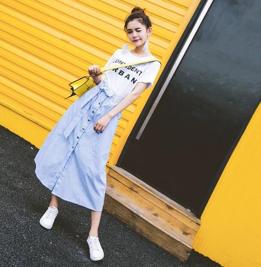 T恤搭配条纹半身裙：5种打造不一样的休闲风