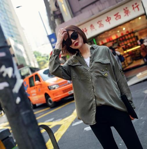 小脚裤搭配刺绣长袖衬衫：6款衬衫搭出完美身材