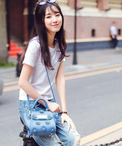 今年巨流行流苏铆钉小包搭配：彰显女性知性优雅