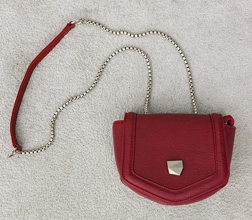 这种款式的包包才够格压马路：金属链条包推荐（图）