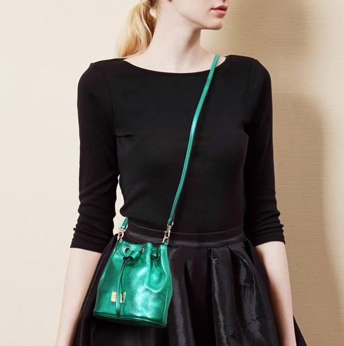 这种款式的包包才够格压马路:金属链条包推荐(图) 这种款式的包包才够格压马路:金属链条包推荐(图)