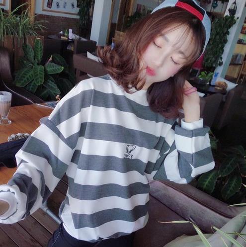 秋冬天这么搭配才能又暖又美丽：刺绣加绒卫衣推荐