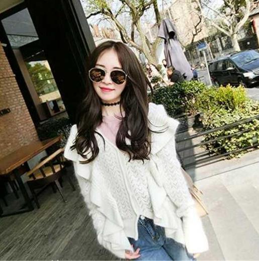 短裤搭配V领针织衫开衫：5款开衫修身显瘦推荐