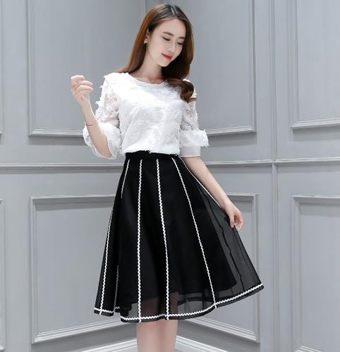 蕾丝背带裙两件套怎么搭配才能性感又时尚(图) 蕾丝背带裙两件套怎么搭配才能性感又时尚(图)