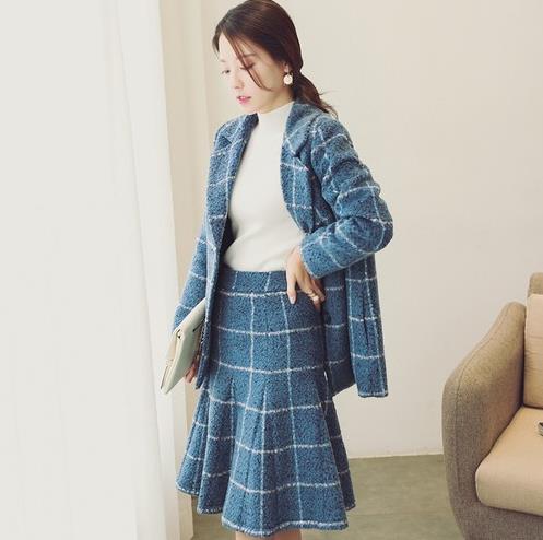 手拿包搭配格纹西装中裙两件套：知性不失个性（图）