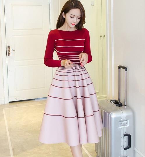 秋日养眼全在木耳边背带裙套装搭配：简约套装好洋气