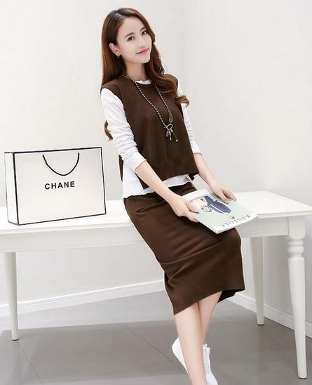 秋日养眼全在木耳边背带裙套装搭配：简约套装好洋气