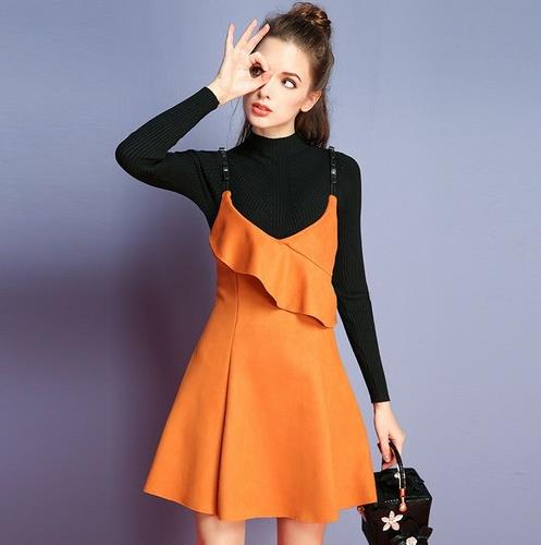 秋日养眼全在木耳边背带裙套装搭配：简约套装好洋气