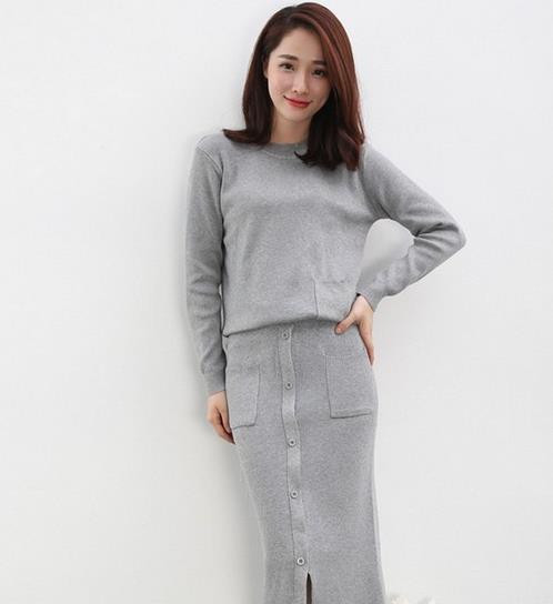 秋日养眼全在木耳边背带裙套装搭配：简约套装好洋气