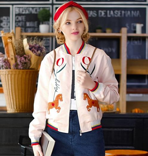 秋日必备棒球衫:刺绣棒球衫最时髦的经典时尚(图) 秋日必备棒球衫:刺绣棒球衫最时髦的经典时尚(图)