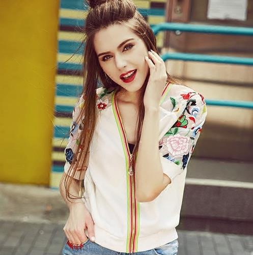 秋日必备棒球衫：刺绣棒球衫最时髦的经典时尚（图）