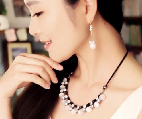 怎么才能让搭配事半功倍:时尚水晶锁骨链推荐(图) 怎么才能让搭配事半功倍:时尚水晶锁骨链推荐(图)