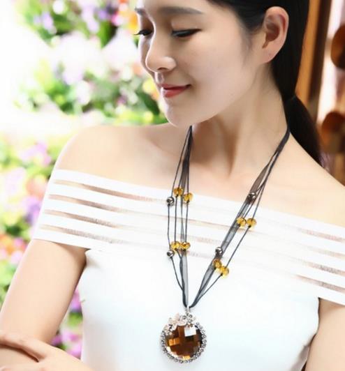 怎么才能让搭配事半功倍:时尚水晶锁骨链推荐(图) 怎么才能让搭配事半功倍:时尚水晶锁骨链推荐(图)