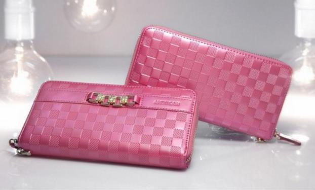 铆钉中长款手拿包分享:打造细腻、浪漫和奢华 铆钉中长款手拿包分享:打造细腻、浪漫和奢华