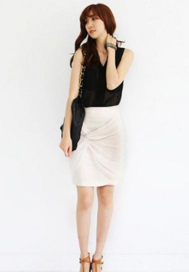 白色短裙：甜美 性感无敌