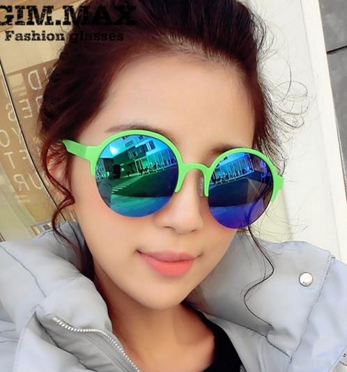 圆框太阳镜的多种搭配：6款太阳镜打造甜美复古风