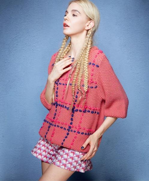 打底毛衣的搭配法则：文艺复古格纹毛衣搭配推荐