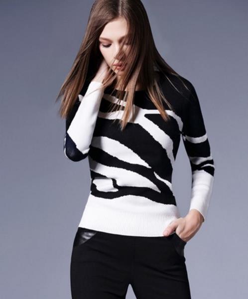 打底毛衣的搭配法则：文艺复古格纹毛衣搭配推荐