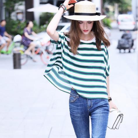 高跟鞋搭配刺绣短袖连衣裙:打造浪漫中国风 高跟鞋搭配刺绣短袖连衣裙:打造浪漫中国风