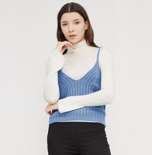 手提包搭配双排扣系带七分袖风衣:复古名媛风情 手提包搭配双排扣系带七分袖风衣:复古名媛风情