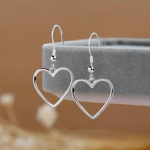 清新树叶淡水珍珠耳钉怎么搭配：迷人又独特（图）