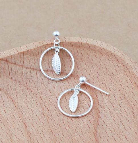 清新树叶淡水珍珠耳钉怎么搭配：迷人又独特（图）