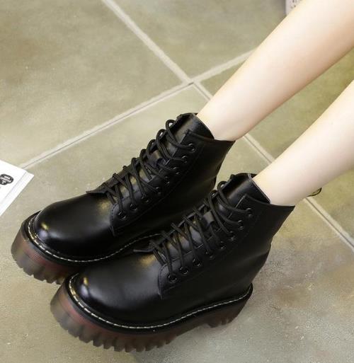 秋冬款拉链流苏磨砂马丁靴搭配：这个冬天更帅气