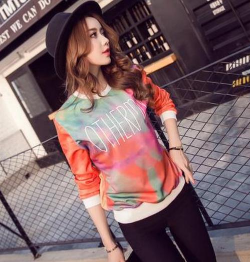 韩版连帽中长款宽松卫衣:彰显时尚魅力气质(图) 韩版连帽中长款宽松卫衣:彰显时尚魅力气质(图)