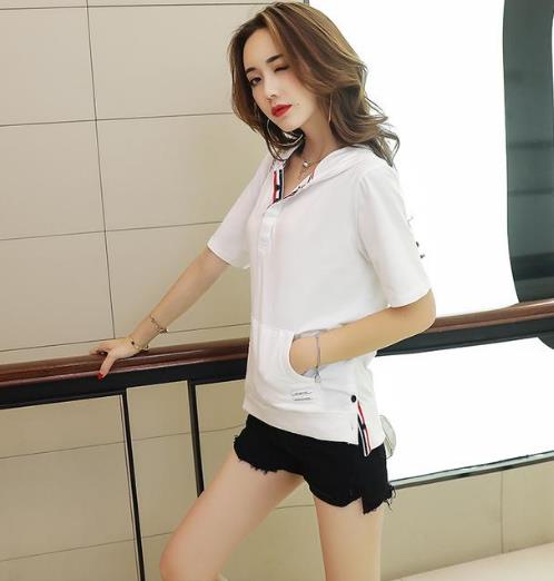 韩版连帽中长款宽松卫衣:彰显时尚魅力气质(图) 韩版连帽中长款宽松卫衣:彰显时尚魅力气质(图)