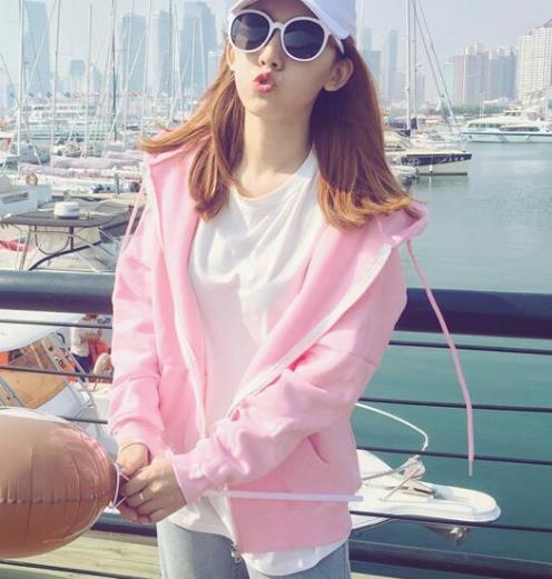 韩版连帽中长款宽松卫衣：彰显时尚魅力气质（图）