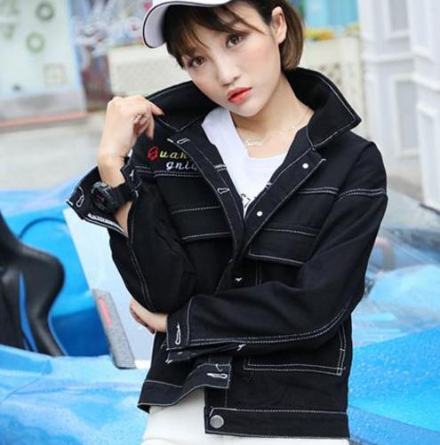 永不过时的牛仔外套：百搭外套尽显早秋时尚流（图）