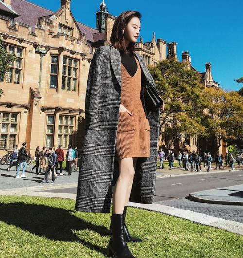 连衣裙搭配中长双面呢大衣：尽显简约之美（图）